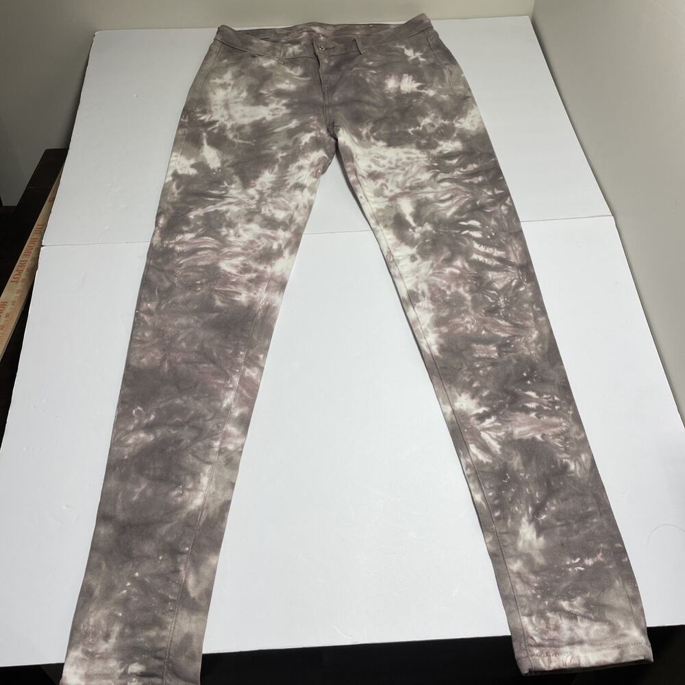 Levi’s Women’s Size 28 Light Bleached Jeans Distressed Denim
